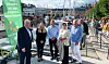 PÅ ARENDALSUKA: MSG Aviation er på plass med stor stand i pollen i Arendal under Arendalsuka. I dag hadde MSG besøk av toppsjefane i flyselskapet Flyr på sin stand. F.v. dagleg leiar i MSG Aviation, Geir Steiro, kommunikasjonsdirektør i Flyr, Anita Svanes, gründer Svein Gunnar Mæland, administrerande direktør i Flyr, Tonje Wikstrøm Frislid, og investor og styreformann i MSG, Ove Trøen. Foto: MSG Production