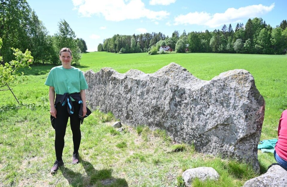 FØRSTE GONG: Ordførar Siri Blichfeldt Dyrland var med på pilegrimsvandring i Midt-Telemark for første gong. Her ved ein rast på Gårahaug. FOTO: Hilde Eika Nesje