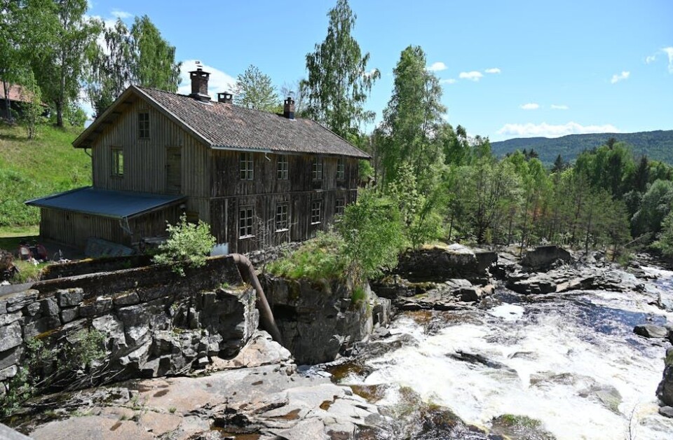 FINT VER: Veret var strålande og passe varmt på Kristi Himmelfartsdag. Her ved Hørte dampfargeri. FOTO: Hilde Eika Nesje