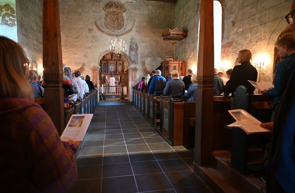 MANGE TIL STADES: Det var godt med folk på morgonmessene i Nes kyrkje. FOTO: Hilde Eika Nesje