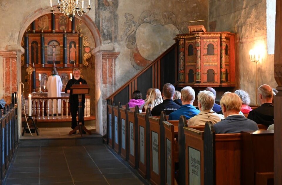 MANGE TIL STADES: Det var godt med folk på morgonmessene i Nes kyrkje. FOTO: Hilde Eika Nesje