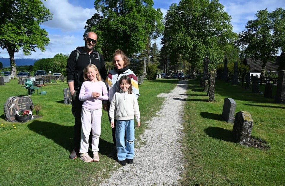 FAMILIETUR: Børge og Janne Severinsen med døtrene Tone Margrethe og Live Sofie brukte pilegrimsmarsjen som ein mulegheit til å vere saman som familie. FOTO: Hilde Eika Nesje