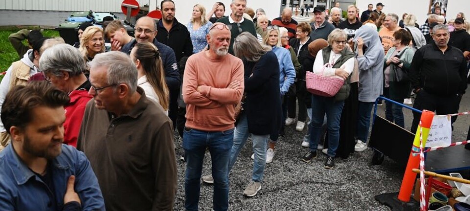 Her stod folk i lang kø for å gjere eit kupp