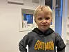 BARNEPRAT: Kristian (4) ville blant anna tatt med seg nokre bær og eplejuice til ei aude øy.