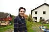 SMÅBRUK: Hadle Reisæter i tunet heime på småbruket Kaasa.
