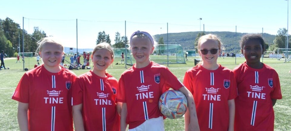 Startar sommarferien med fotball: – Vasskrig er også kjempegøy