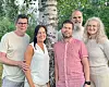 MIDTSOMMAR: Denne gjengen byr på gode sommartoner. F.v. Tom Arne Møllerbråten, Lise Mette Møllerbråten, Martin Ytreland, Rune Brynsholmen og Jenny Brynsholmen.