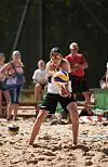 PÅ UNGDOMSLANDSLAGET: Bøguten Endre Tvinde hevdar seg både i sandvolleyball og i innevolleyball. Nyleg var han på samling med ungdomslandslaget. Foto: Nigel Boyce