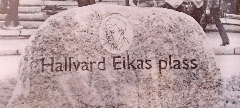 Avduking av minnestein til ære for Hallvard Eika