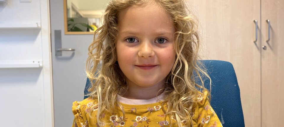 Andrea (5) står gjerne på hovudet, av ein god grunn