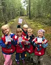 PÅ TURBOTRÅKK: Iben, Sofia Marie, Theo, Sander og Oda ute på barnehagetur i nærmiljøet.