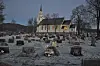 Bøhaugen Bø kyrkje gamlekyrkja vinter blått lys rim frost vinterstemning monument gravsteinar minnelund utsikt bø sentrum