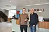 Bø hotell direktør Ottar Langåsdalen t.v. og eigar Helge Solberg