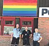 MARKERTE PRIDE: Politiet skal ivareta mangfaldet, meiner f.v. Trond Neri Folthyl (seksjonsleiar i Midt- og Vest-Telemark), Espen Mellbye Larsen (tillitsvald Politiets Fellesforbund) og Stine Benjaminsen Nygård (lensmann Midt- og Vest-Telemark). Foto: Politiet