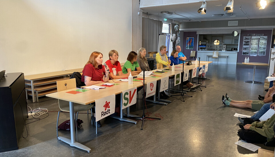 SKULEDEBATT: Frå ein skuledebatt ved Bø skule, der mange lokalpolitikarar stilte opp.