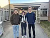FOR MYKJE DIGITALISERING: Dei tre representantane frå elevrådet på Bø ungdomsskule, Samuel Lie (13), Jasmin Kusainova (14) og Bjørnar Sanda (15), synest det til tider kan vere litt for mykje digitalisering i skulen.