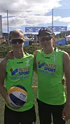 TIL KVARTFINALEN: Skarphedins Fredrik Vreim Robertson og Endre Tvinde spela seg til kvartfinalen i juior-NM i sandvolleyball.
