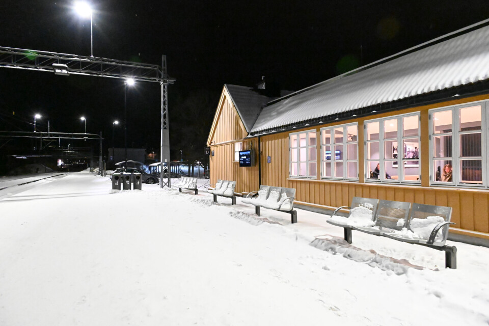 Mange tog innstilte og store forseinkingar i snøvêret