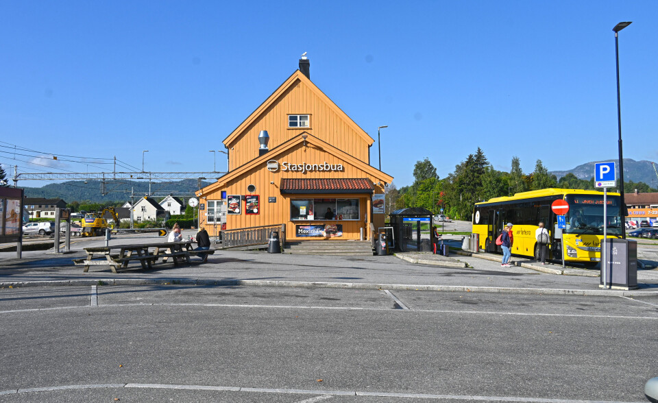 Porno yigit televizor qarshisida jirkanadi Makeeva erotikasi