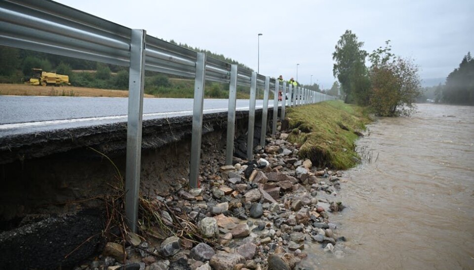 FLAUM: Riksveg 36 ved oksestasjonen under flaumen i september 2024.