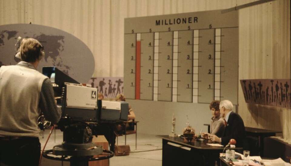 BESKYTTAR: Dronning Sonja er TV-aksjonen sin høge beskyttar. Her er ho i studie under TV-aksjonen i 1986.