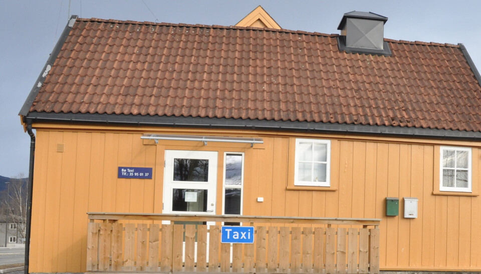 DROSJE: Ved Bø stasjon held Bø taxi til.