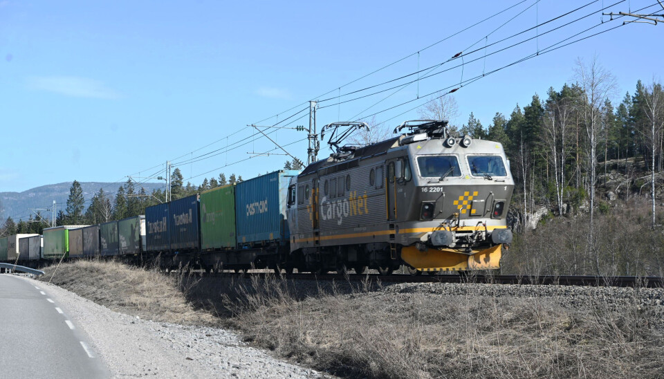 GODS PÅ SKINNER: Godstog er ein viktig del av trafikken på Sørlandsbanen.