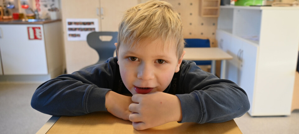 Jon (5) likar å symje i rasande fart