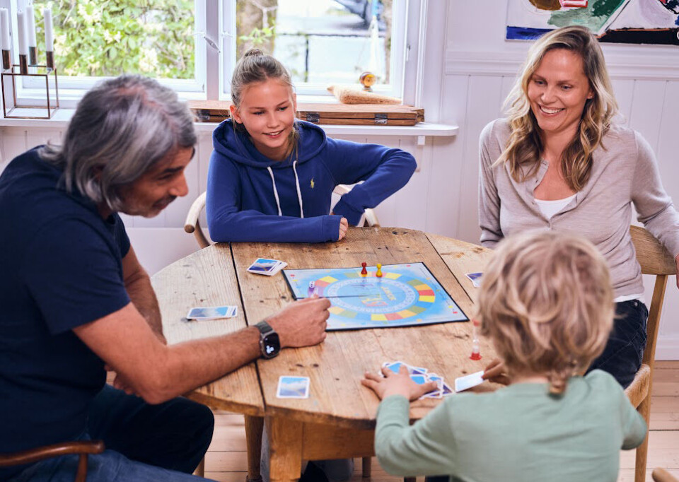 OPPFORDRING TIL FORELDRE: Hald deg til null, eitt eller maks to glas når du skal skape minne for livet med barna dine i sommar. Illustrasjonsbilete.