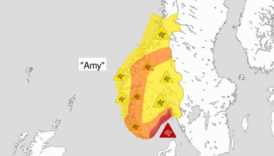 RAUDT NIVÅ: Det er venta full storm på kysten og lokalt ekstreme vindkast. Midt-Telemark har regn- og flaumvarsel på raudt og oransje nivå.